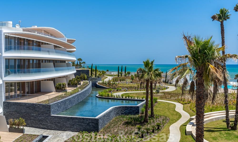 Instapklare spectaculair moderne luxe eerstelijns strand appartementen te koop in Estepona, Costa del Sol 27757