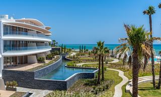 Instapklare spectaculair moderne luxe eerstelijns strand appartementen te koop in Estepona, Costa del Sol 27757 