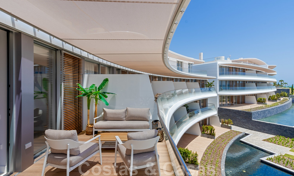 Instapklare spectaculair moderne luxe eerstelijns strand appartementen te koop in Estepona, Costa del Sol 27759
