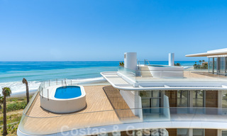 Instapklare spectaculair moderne luxe eerstelijns strand appartementen te koop in Estepona, Costa del Sol 27762 