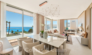 Instapklare spectaculair moderne luxe eerstelijns strand appartementen te koop in Estepona, Costa del Sol 27766 