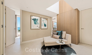 Instapklare spectaculair moderne luxe eerstelijns strand appartementen te koop in Estepona, Costa del Sol 27819 