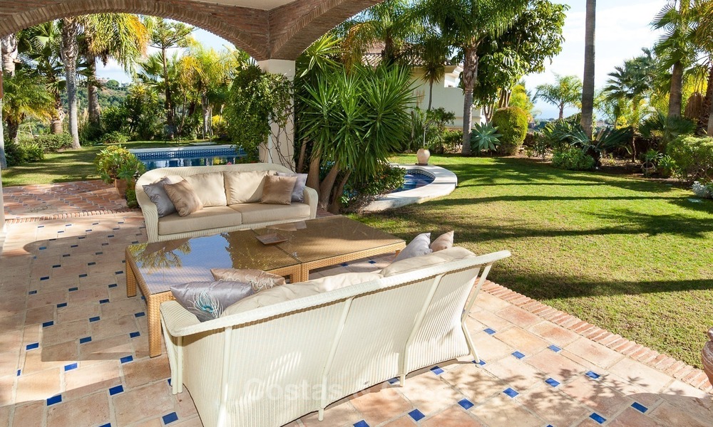 Elegante, op het zuiden gelegen frontline golf villa te koop, gelegen in Benahavis - Marbella met zeezicht 621