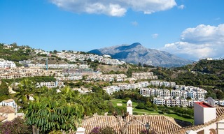 Elegante, op het zuiden gelegen frontline golf villa te koop, gelegen in Benahavis - Marbella met zeezicht 625 