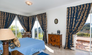 Elegante, op het zuiden gelegen frontline golf villa te koop, gelegen in Benahavis - Marbella met zeezicht 627 