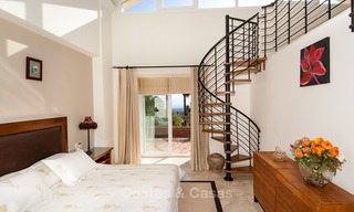Elegante, op het zuiden gelegen frontline golf villa te koop, gelegen in Benahavis - Marbella met zeezicht 630 