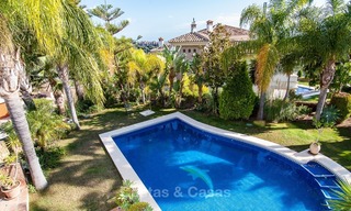 Elegante, op het zuiden gelegen frontline golf villa te koop, gelegen in Benahavis - Marbella met zeezicht 634 