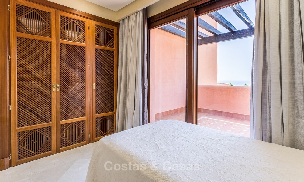 Eerstelijns strand penthouse appartement te koop op de New Golden Mile tussen Marbella en Estepona 992