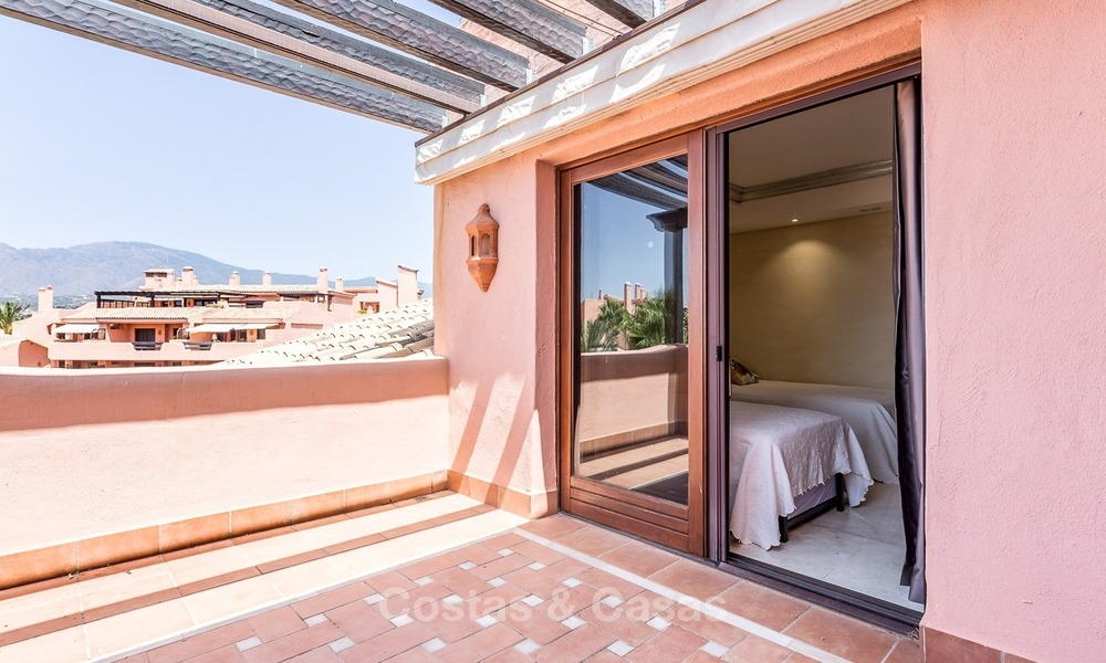 Eerstelijns strand penthouse appartement te koop op de New Golden Mile tussen Marbella en Estepona 993