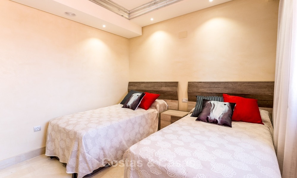 Eerstelijns strand penthouse appartement te koop op de New Golden Mile tussen Marbella en Estepona 998