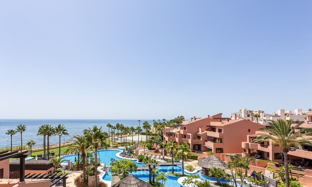 Eerstelijns strand penthouse appartement te koop op de New Golden Mile tussen Marbella en Estepona 1010