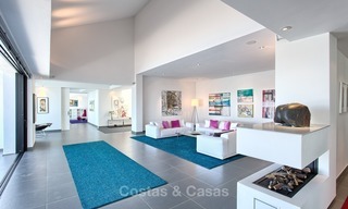 Exclusieve Moderne villa te koop met zeezicht in een golfresort in Marbella - Benahavis 1020 