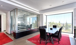Exclusieve Moderne villa te koop met zeezicht in een golfresort in Marbella - Benahavis 1027 