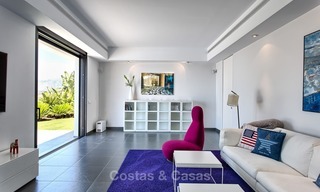Exclusieve Moderne villa te koop met zeezicht in een golfresort in Marbella - Benahavis 1034 