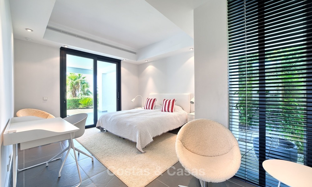 Exclusieve Moderne villa te koop met zeezicht in een golfresort in Marbella - Benahavis 1050