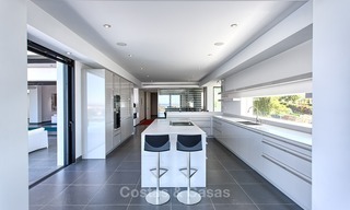 Exclusieve Moderne villa te koop met zeezicht in een golfresort in Marbella - Benahavis 1060 