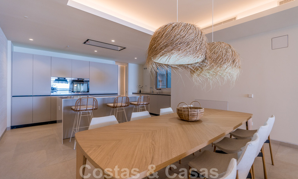 Moderne Luxe Appartementen te koop, direct aan de strandboulevard gelegen, in Estepona centrum. Opgeleverd! 40589