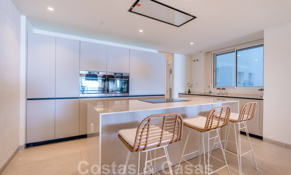 Moderne Luxe Appartementen te koop, direct aan de strandboulevard gelegen, in Estepona centrum. Opgeleverd! 40590