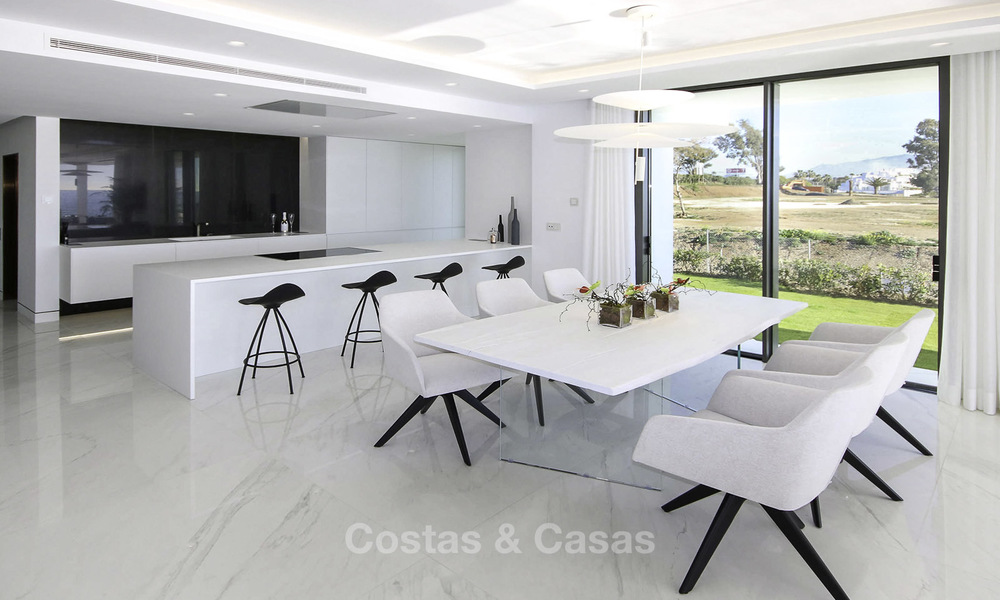 Exclusieve, Nieuwe, Moderne Beachfront Appartementen te koop, New Golden Mile, Marbella - Estepona. Instapklaar. 12278