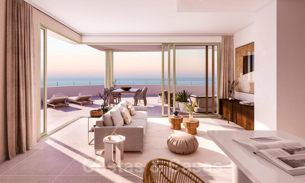 Nieuwbouw moderne appartementen te koop, direct aan het Strand, in Mijas Costa. Voltooid. Laatste en beste unit! Penthouse met enorm terras en privé plonsbad. 28132
