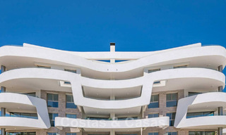 Nieuwbouw moderne appartementen te koop, direct aan het Strand, in Mijas Costa. Voltooid. Laatste en beste unit! Penthouse met enorm terras en privé plonsbad. 28145 