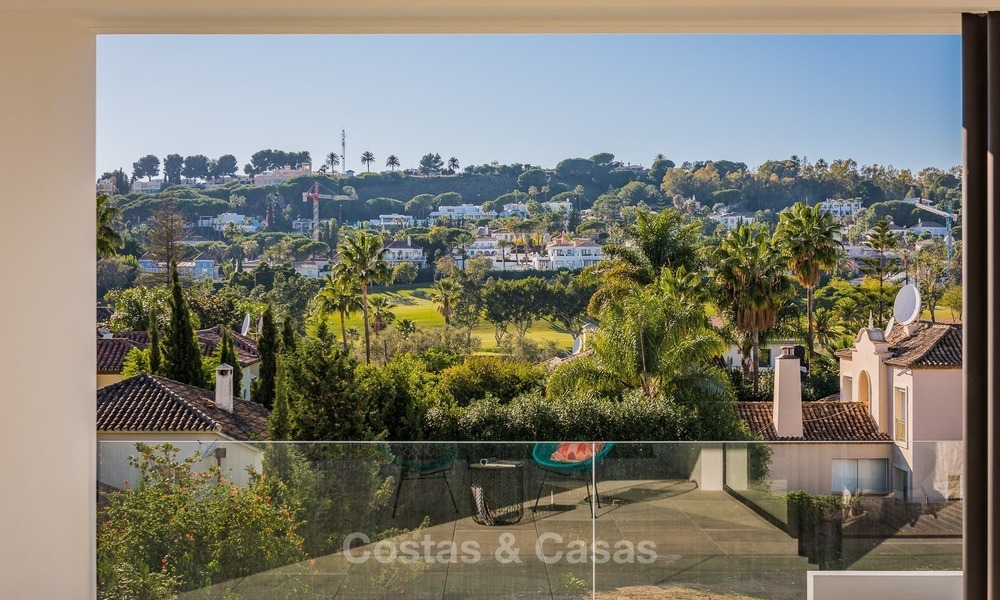 Nieuwe, Ultra-moderne Villa te koop met uitzicht op de Golfbaan in Nueva Andalucía, Marbella 1415