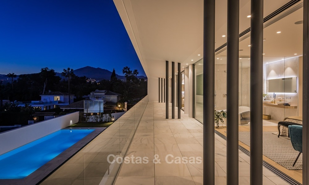 Nieuwe, Ultra-moderne Villa te koop met uitzicht op de Golfbaan in Nueva Andalucía, Marbella 1440
