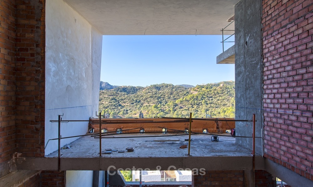 Ultra-moderne villa te koop met uitzicht op de Bergen en Golf in Benahavis, Marbella 1460