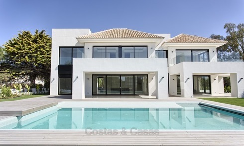 Gloednieuwe, Instapklare, Moderne stijl Villa te koop, op wandelafstand strand, golf en winkels, in Marbella West 1481