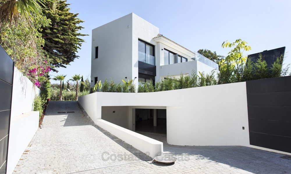 Gloednieuwe, Instapklare, Moderne stijl Villa te koop, op wandelafstand strand, golf en winkels, in Marbella West 1485