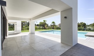 Gloednieuwe, Instapklare, Moderne stijl Villa te koop, op wandelafstand strand, golf en winkels, in Marbella West 1494 