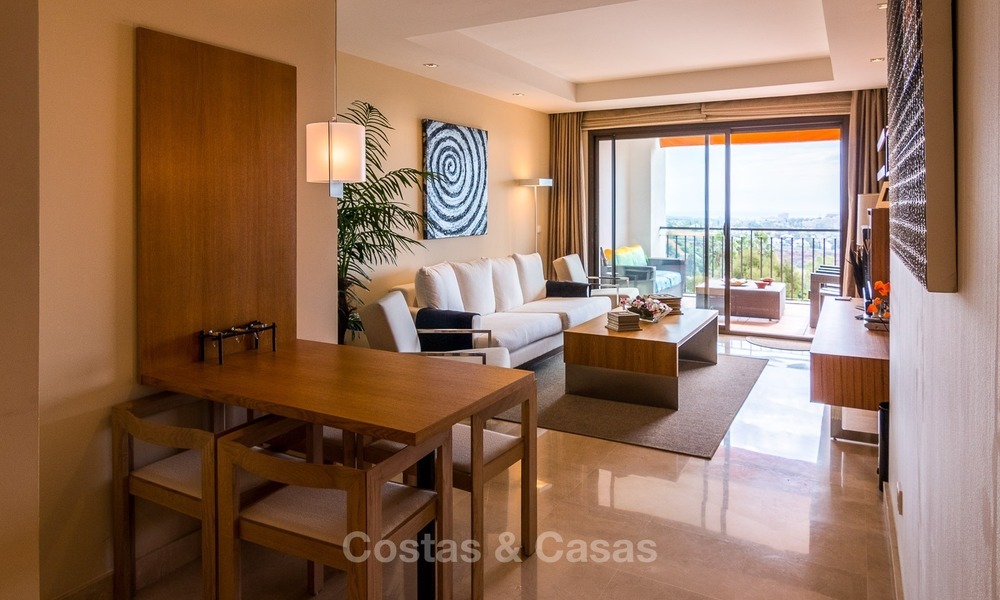 Modern Appartement met Panoramisch Zee-, Golf- en Bergzicht te koop in La Quinta, Benahavis - Marbella 1529