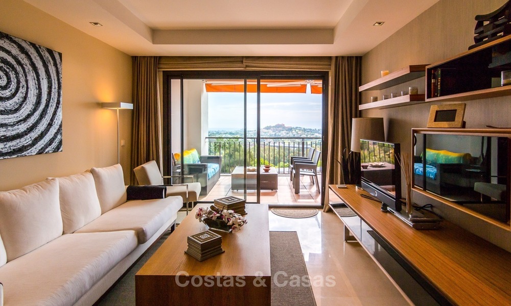 Modern Appartement met Panoramisch Zee-, Golf- en Bergzicht te koop in La Quinta, Benahavis - Marbella 1530