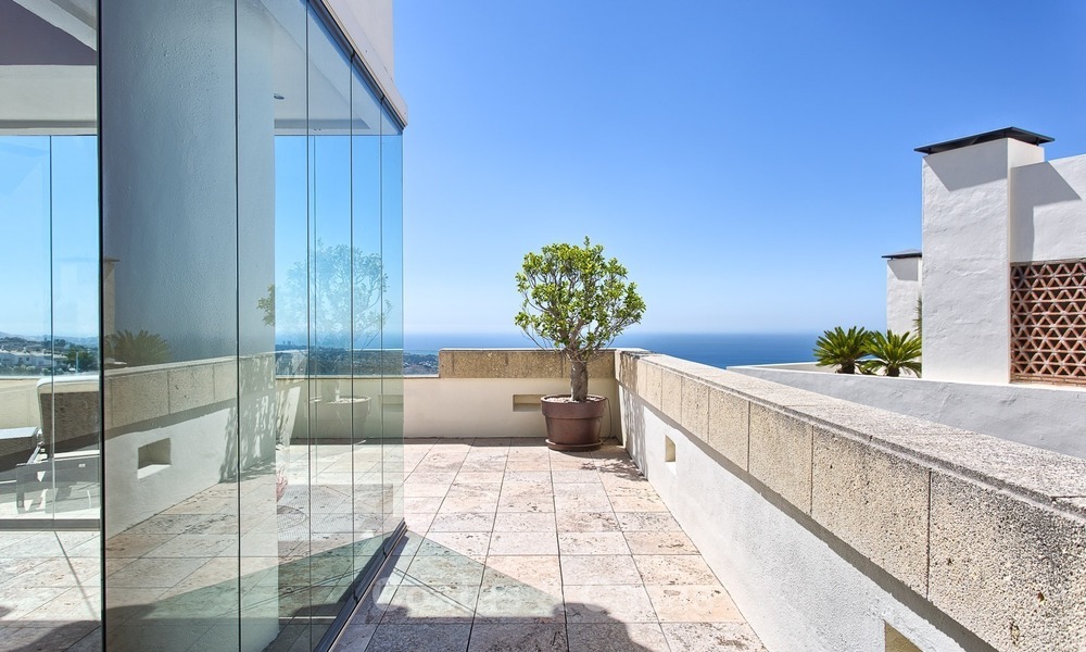 Modern Penthouse appartement met Panoramisch Zeezicht te koop in Los Monteros, Marbella 1589