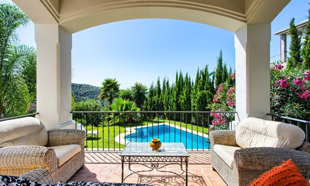 Luxe Villa te koop met zicht op de Zee en de Bergen in een Beveiligd Complex in La Quinta, Benahavis - Marbella 2024