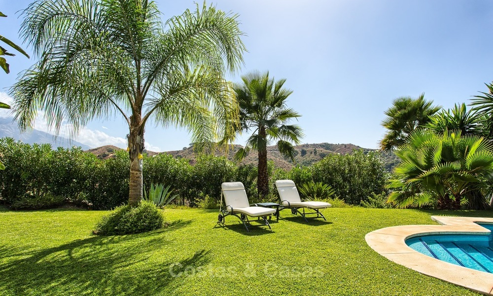 Luxe Villa te koop met zicht op de Zee en de Bergen in een Beveiligd Complex in La Quinta, Benahavis - Marbella 2026