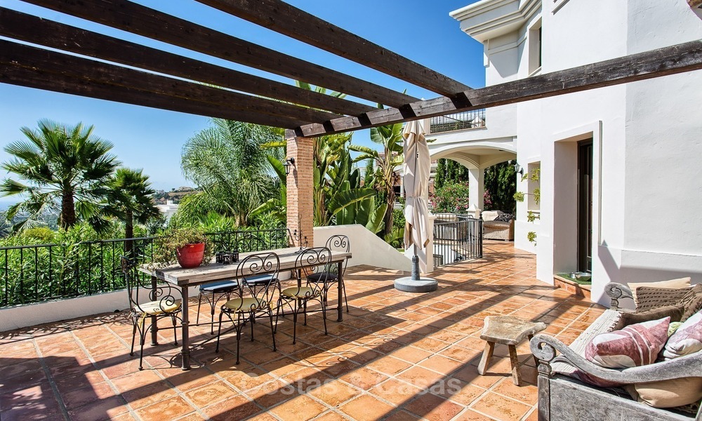 Luxe Villa te koop met zicht op de Zee en de Bergen in een Beveiligd Complex in La Quinta, Benahavis - Marbella 2035