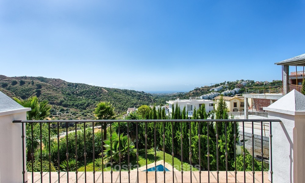 Luxe Villa te koop met zicht op de Zee en de Bergen in een Beveiligd Complex in La Quinta, Benahavis - Marbella 2036