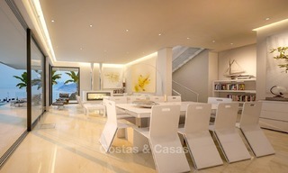 Tweedelijn strand, moderne, hedendaagse designer villa te koop in Estepona, Costa del Sol 2074 