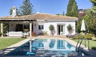 Villa - Bungalow te koop aan de Strandzijde van de New Golden Mile, op loopafstand van het strand, Marbella, Estepona 2202 