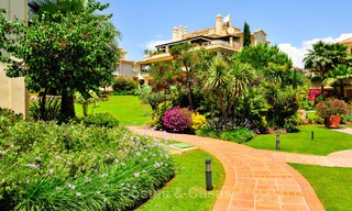 Eerstelijn golf modern gerenoveerd luxe appartement te koop in Nueva Andalucia - Marbella 2894 