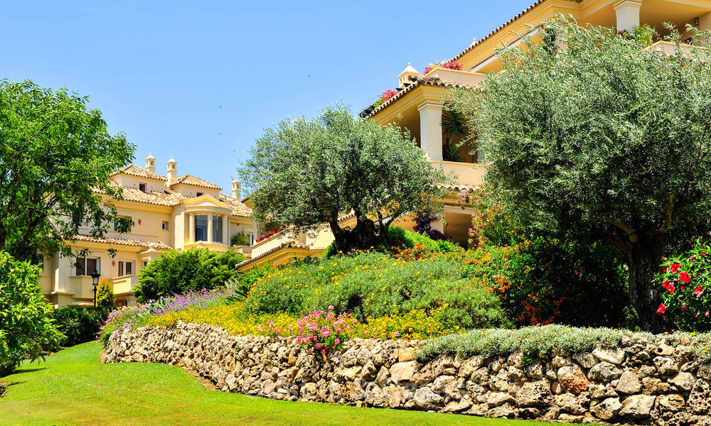 Eerstelijn golf modern gerenoveerd luxe appartement te koop in Nueva Andalucia - Marbella 2895