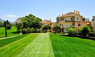 Eerstelijn golf modern gerenoveerd luxe appartement te koop in Nueva Andalucia - Marbella 2898 