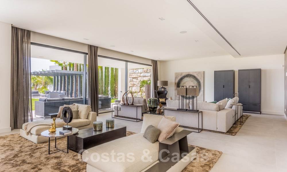 Instapklare Moderne Villa te koop, vlakbij Golf met uitzicht op Zee, in Benahavis - Marbella 33940