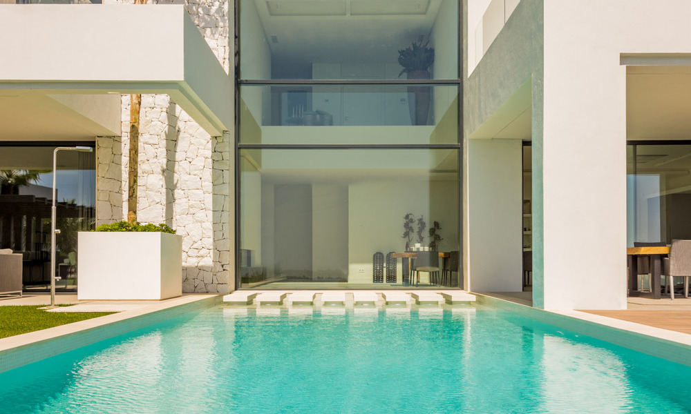 Instapklare Moderne Villa te koop, vlakbij Golf met uitzicht op Zee, in Benahavis - Marbella 33942