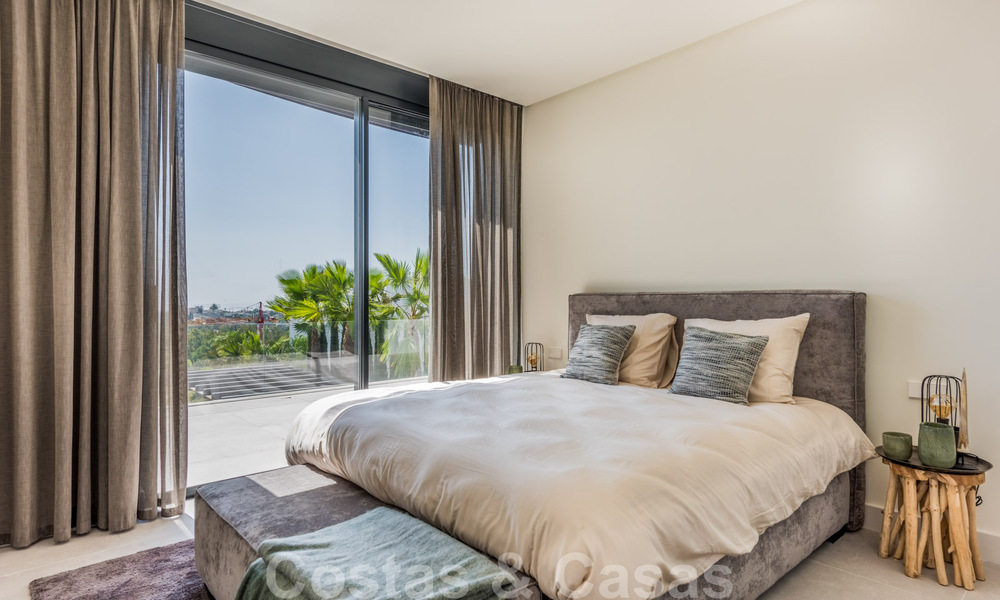 Instapklare Moderne Villa te koop, vlakbij Golf met uitzicht op Zee, in Benahavis - Marbella 33945