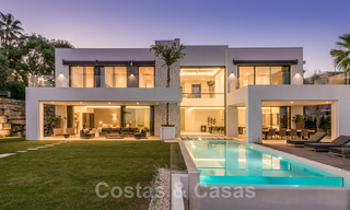 Instapklare Moderne Villa te koop, vlakbij Golf met uitzicht op Zee, in Benahavis - Marbella 33952 