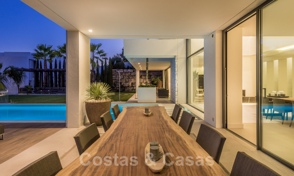 Instapklare Moderne Villa te koop, vlakbij Golf met uitzicht op Zee, in Benahavis - Marbella 33954