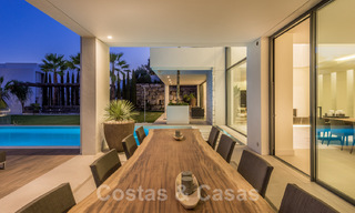 Instapklare Moderne Villa te koop, vlakbij Golf met uitzicht op Zee, in Benahavis - Marbella 33954 