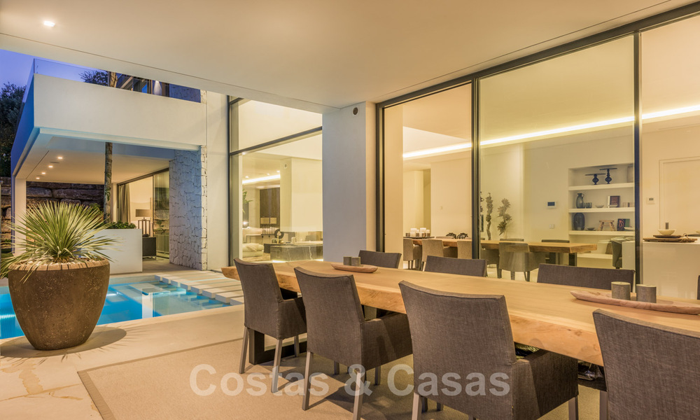 Instapklare Moderne Villa te koop, vlakbij Golf met uitzicht op Zee, in Benahavis - Marbella 33955